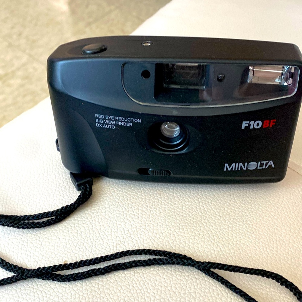 Minolta red eye reduction, big viewfinder, DX auto.